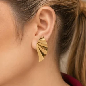 brinco orgânico estriado dourado feminino elegante