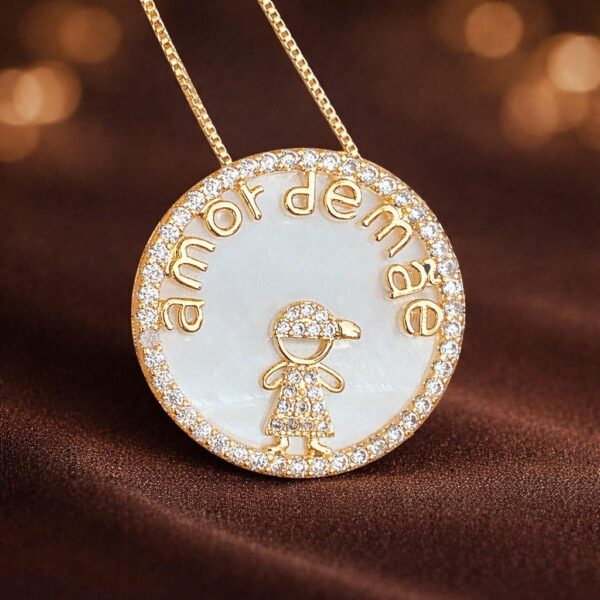 colar medalha menino madreperola feminino elegante