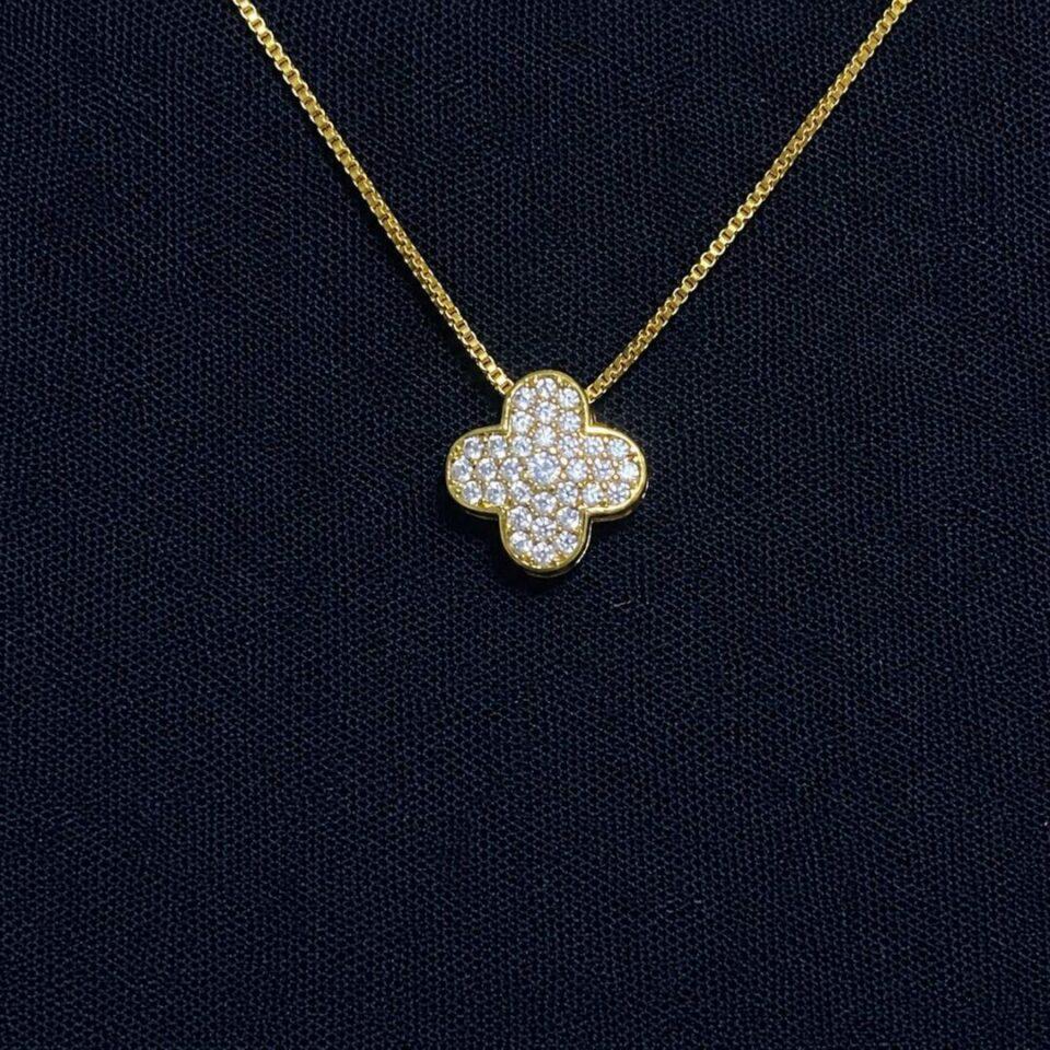 Colar trevo dourado zircônias delicado sofisticado amuleto elegante feminino