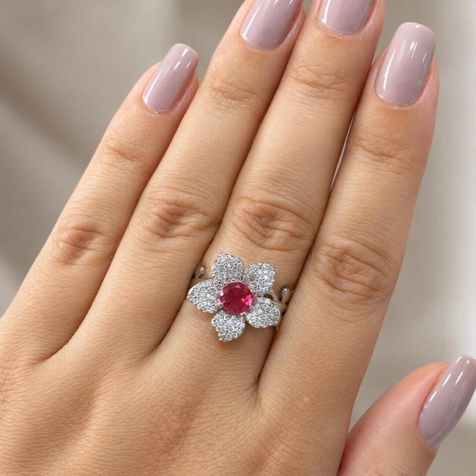 Anel ródio flor pétalas cravejadas cristal zircônia rubi redonda centro intenso